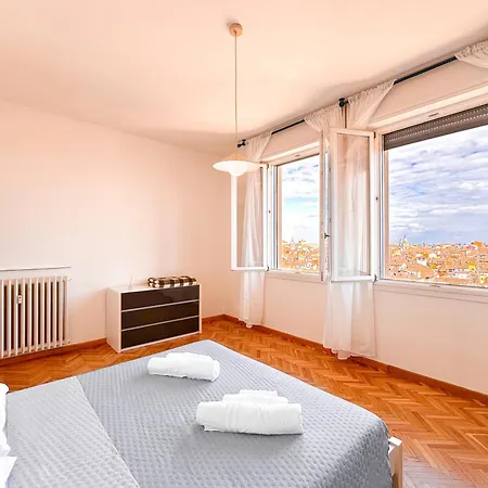 Vista Ghirlandina - Attico Sul Tetto Del Centro Al Settimo Piano Apartment Modena