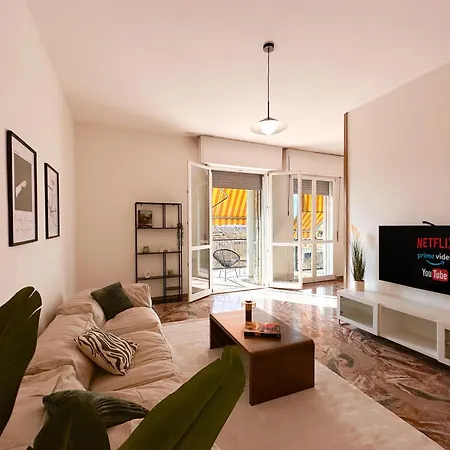 Vista Ghirlandina - Attico Sul Tetto Del Centro Al Settimo Piano Modena