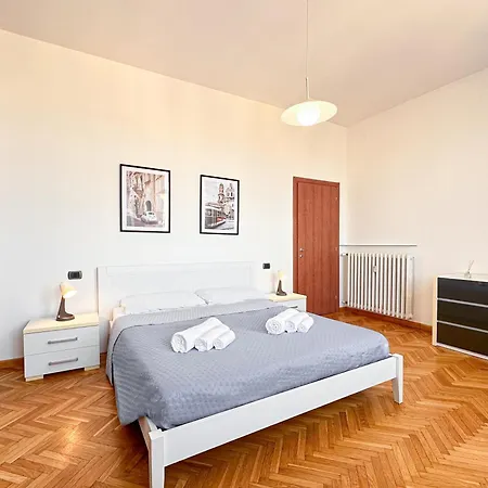 Vista Ghirlandina - Attico Sul Tetto Del Centro Al Settimo Piano * مودينا