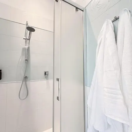 Vista Ghirlandina - Attico Sul Tetto Del Centro Al Settimo Piano