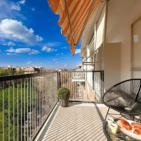 Lejlighed Vista Ghirlandina - Attico Sul Tetto Del Centro Al Settimo Piano *