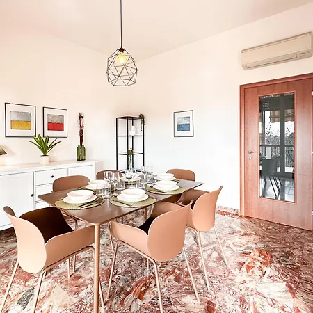 Lejlighed Vista Ghirlandina - Attico Sul Tetto Del Centro Al Settimo Piano