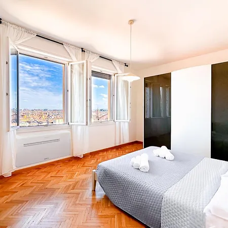 Vista Ghirlandina - Attico Sul Tetto Del Centro Al Settimo Piano * مودينا