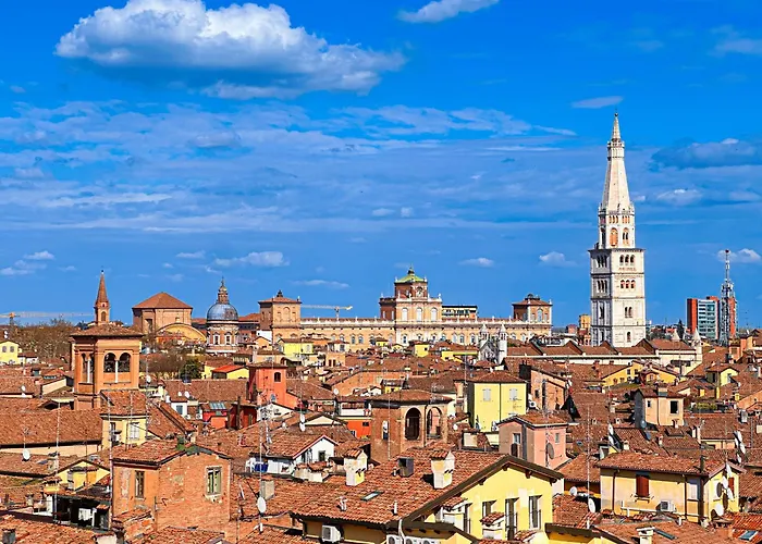 Vista Ghirlandina - Attico Sul Tetto Del Centro Al Settimo Piano Lägenhet