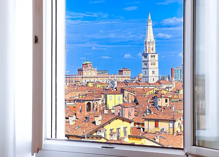 Vista Ghirlandina - Attico Sul Tetto Del Centro Al Settimo Piano * Modena