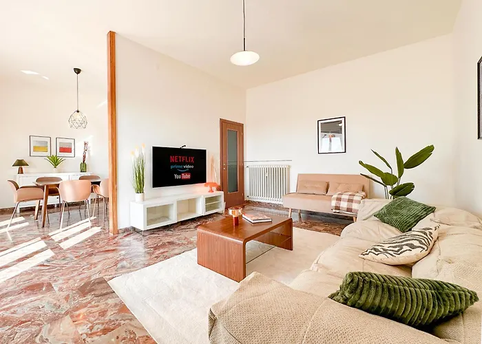 Vista Ghirlandina - Attico Sul Tetto Del Centro Al Settimo Piano Modena