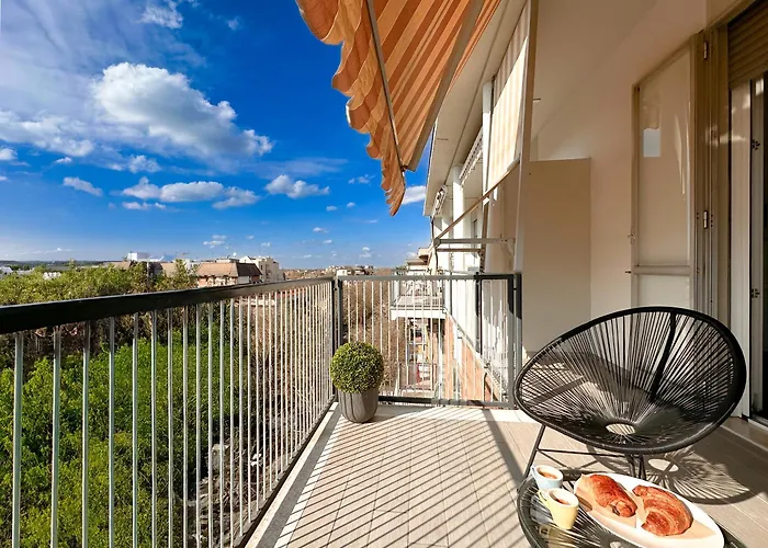 Lägenhet Vista Ghirlandina - Attico Sul Tetto Del Centro Al Settimo Piano *