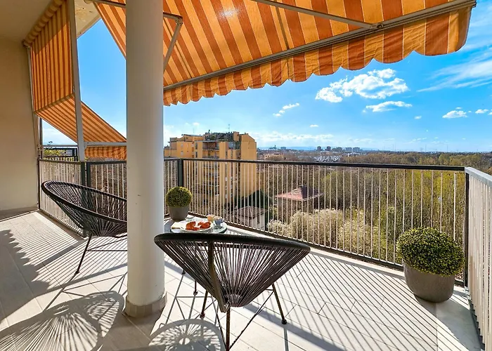 Lägenhet Vista Ghirlandina - Attico Sul Tetto Del Centro Al Settimo Piano Modena