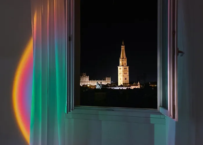 Lägenhet Vista Ghirlandina - Attico Sul Tetto Del Centro Al Settimo Piano *